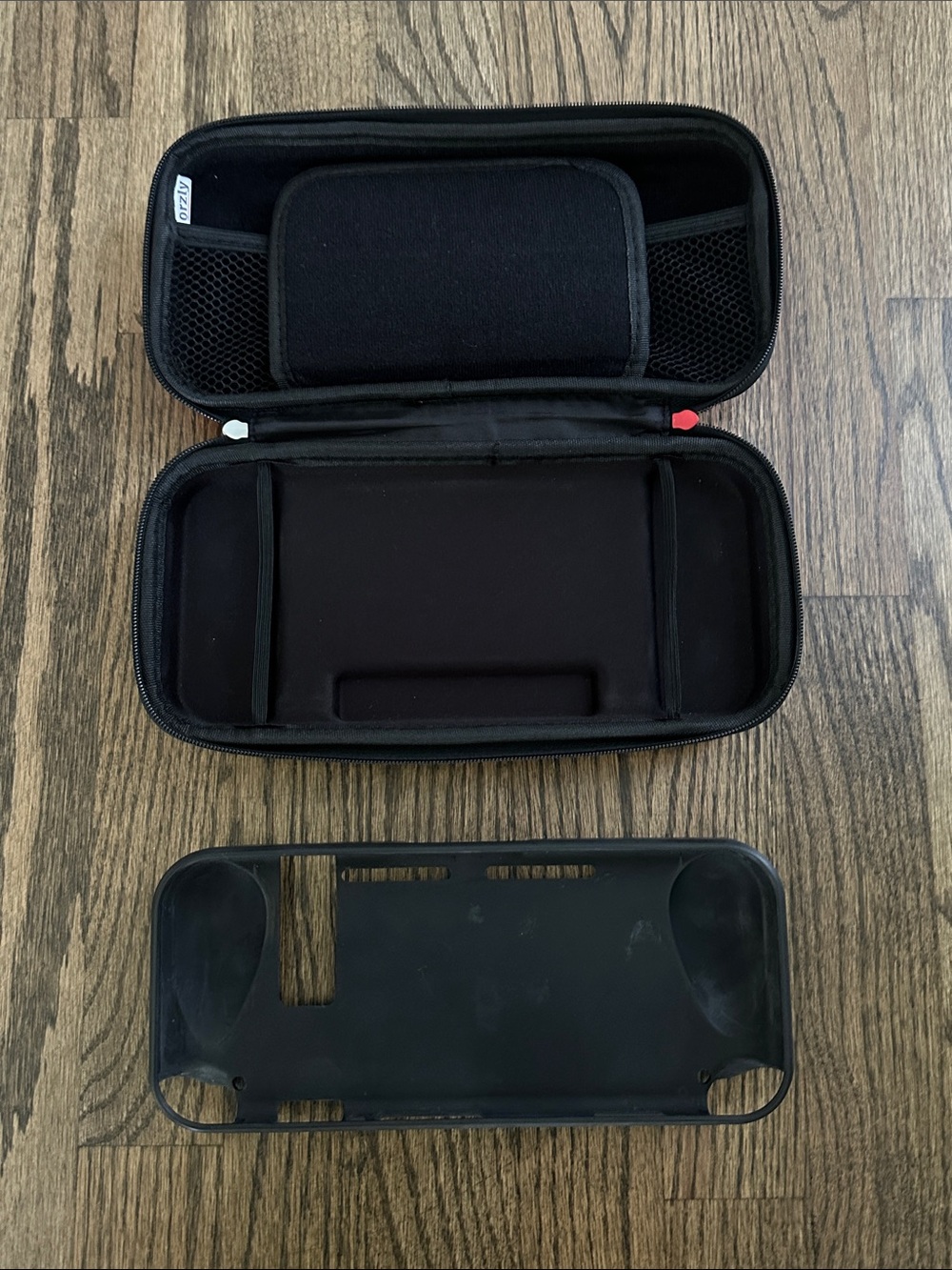Nintendo Switch Bundle - Picture 5 of 8